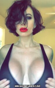 Thebrittanyxoxo Webcam Model Female Tweeter Facebooker